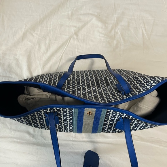 Tory Burch Navy and Cream Patterned Tote - Picture 6 of 9